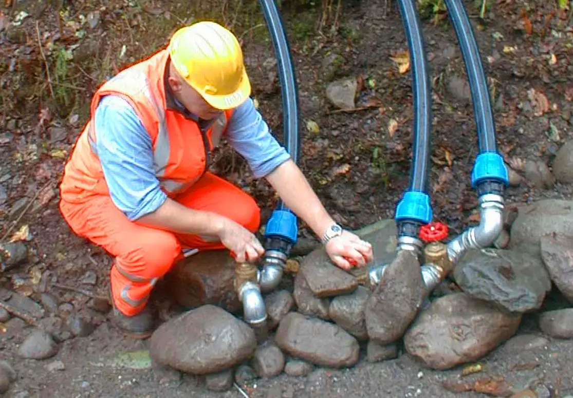 Frana a Giaredo, acquedotto in pericolo. I rubinetti sono quasi a secco a Pontremoli