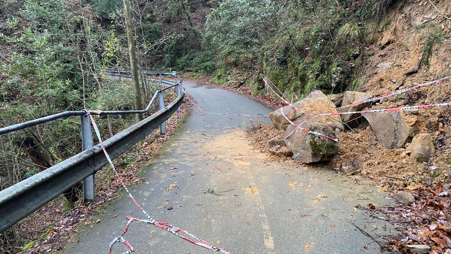 Una delle frane (foto Regione Liguria)