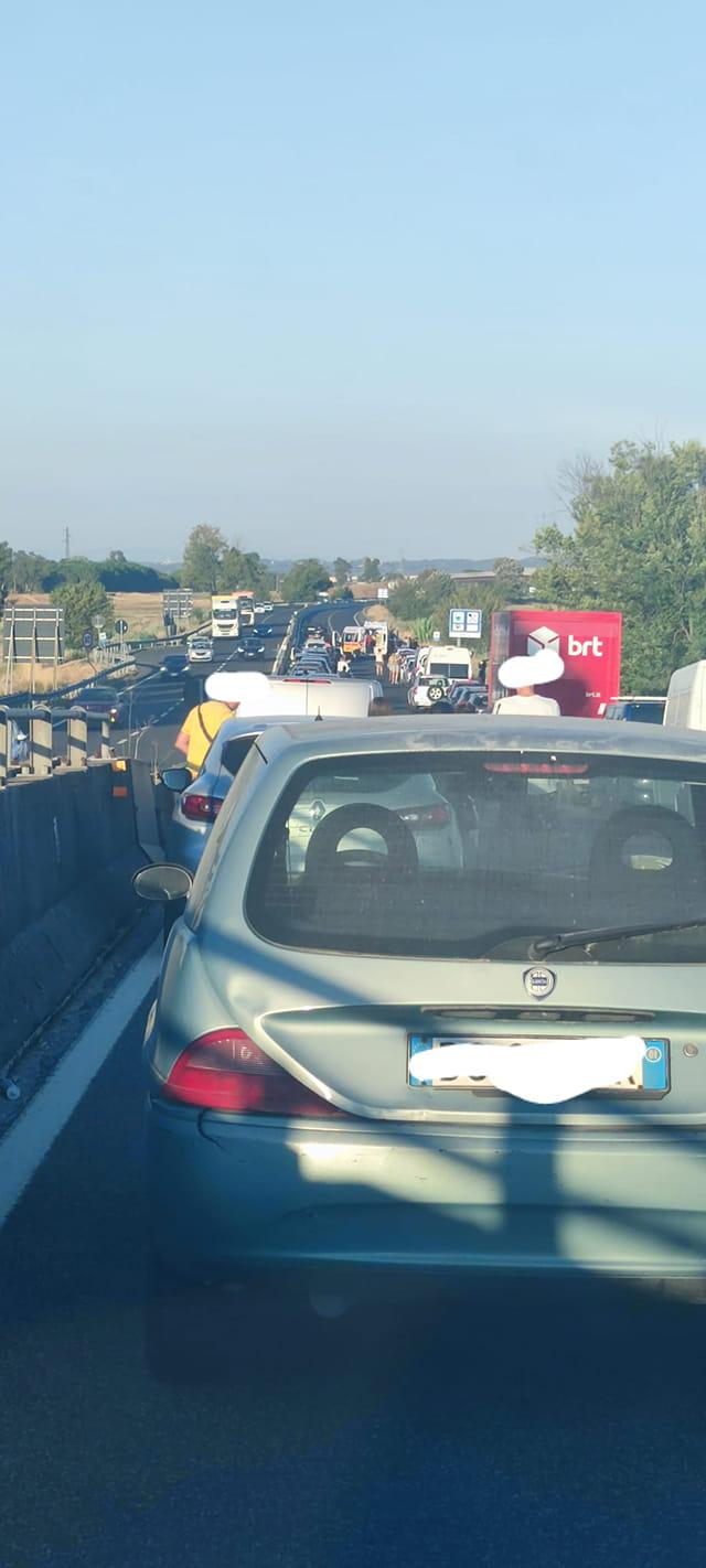 Incidente Sulla Fi Pi Li, Auto Ribaltata: Coda Verso Firenze