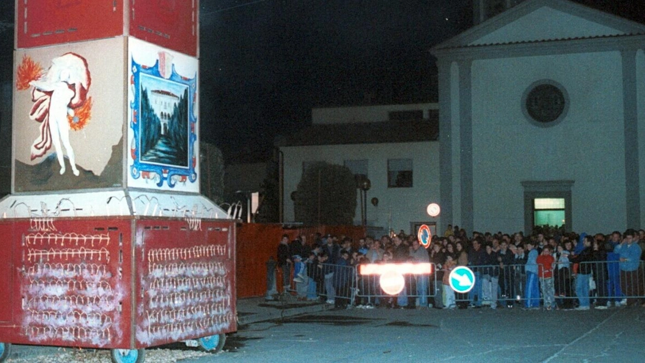 Scoppio del carro, vola la colombina