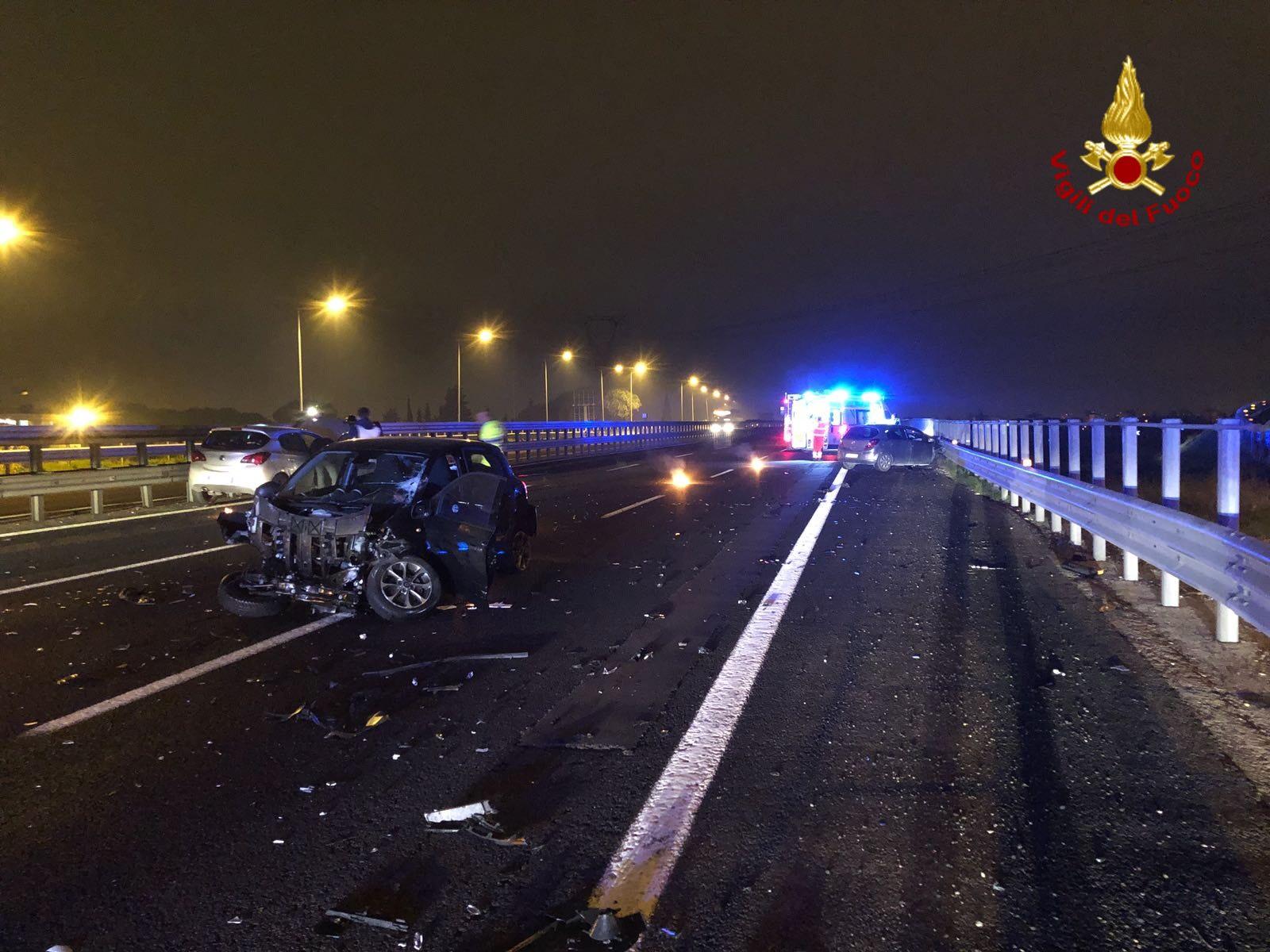 Schianto Nella Notte Sull'Autostrada Del Sole, Quattro Feriti