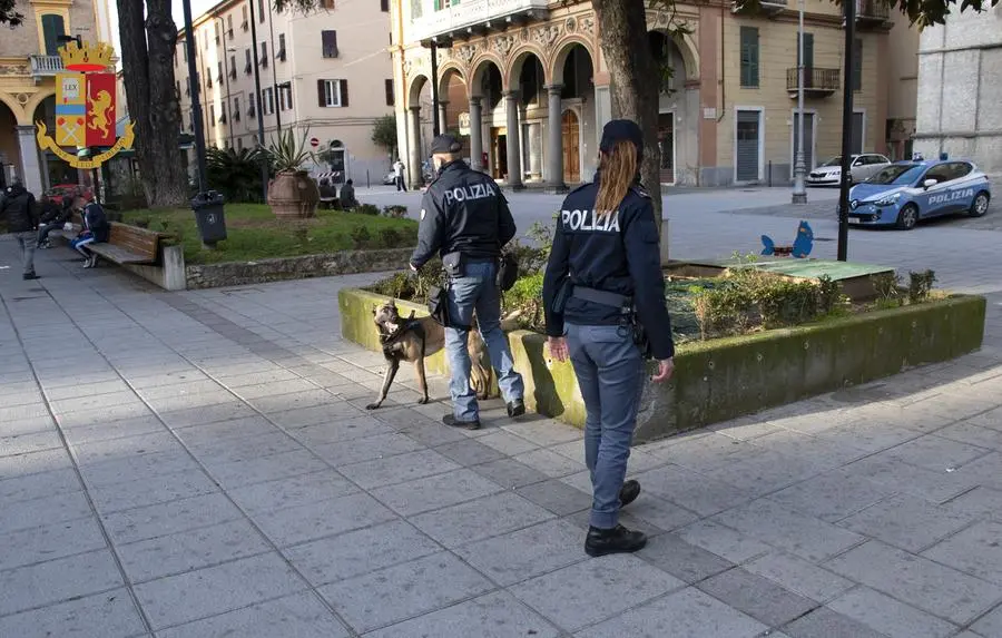 Senza mascherina per strada, multa di 400 euro