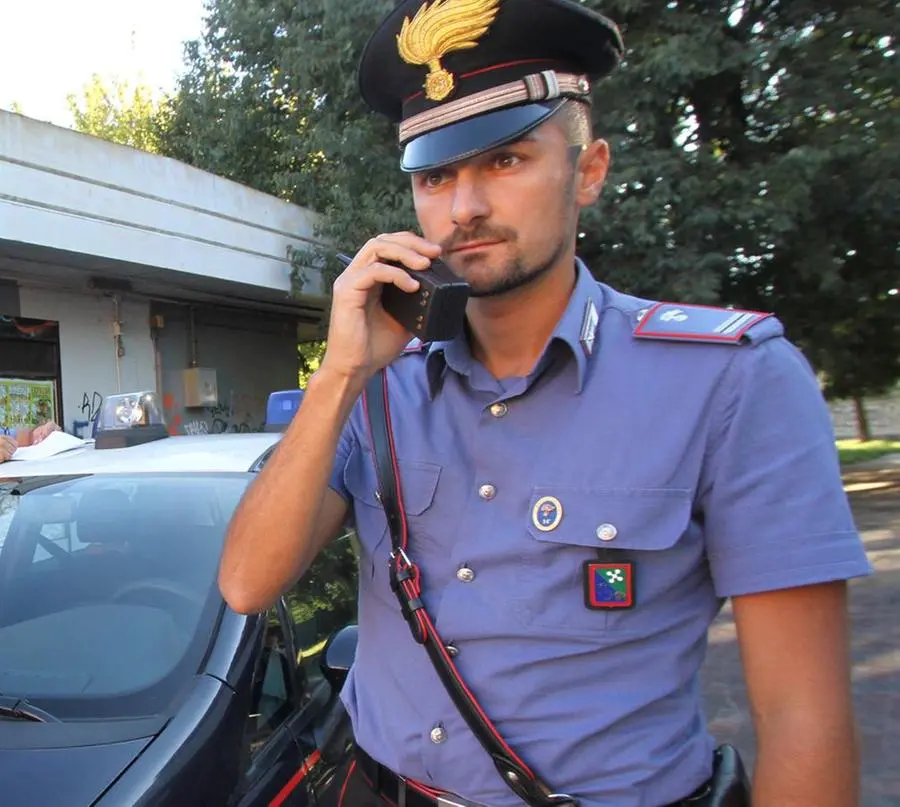 Tenta l’estorsione per un iPhone Ma si presentano i carabinieri