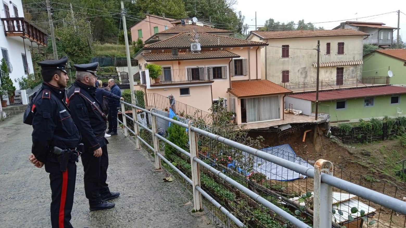 La Lunigiana si sgretola. Evacuata una famiglia. Fiumi osservati speciali