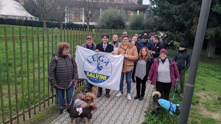 Firenze, avvelenamento dei cani: la Lega manifesta davanti al Quartiere 4