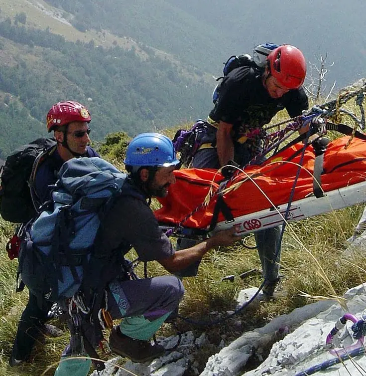 Il 90enne muore, ma è scontro sul salvataggio