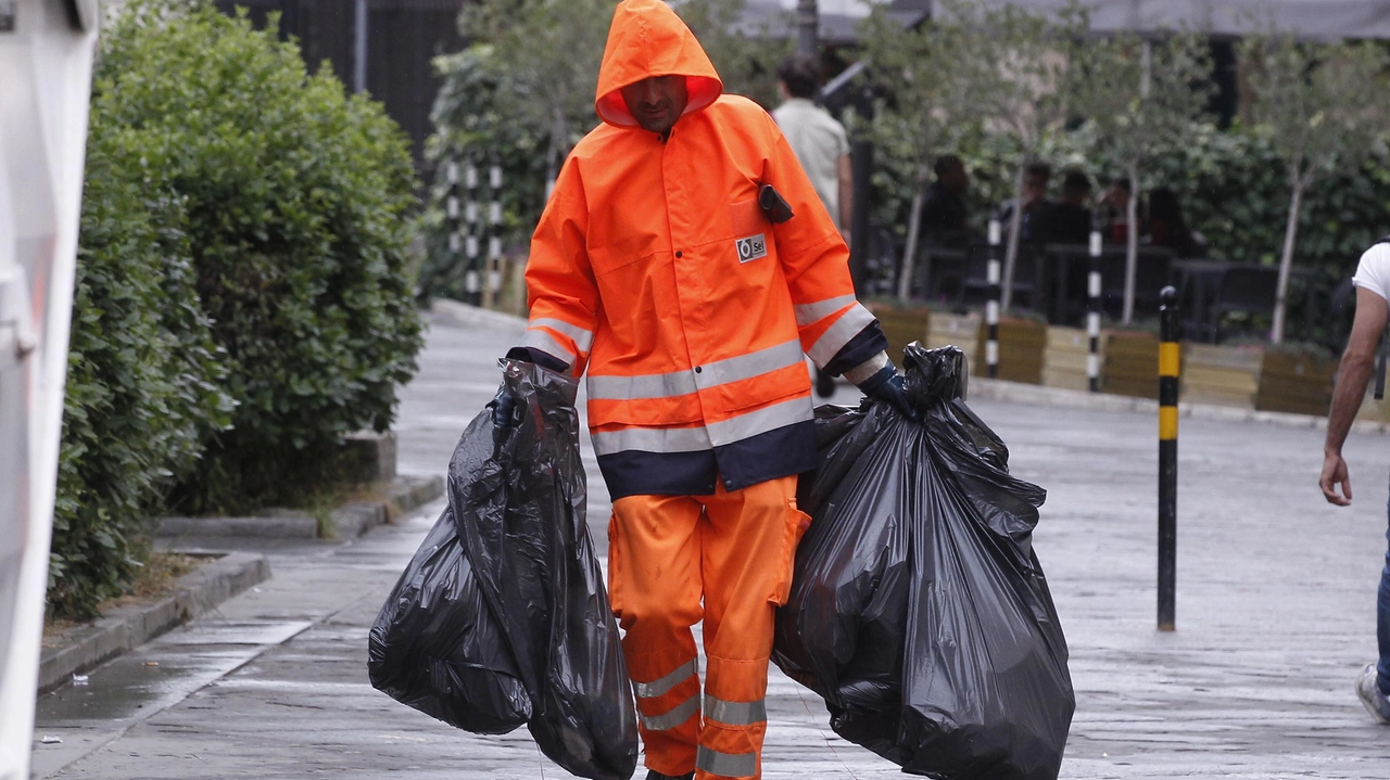 Primo maggio e rifiuti  Porta a porta regolare  Chiusi i centri raccolta