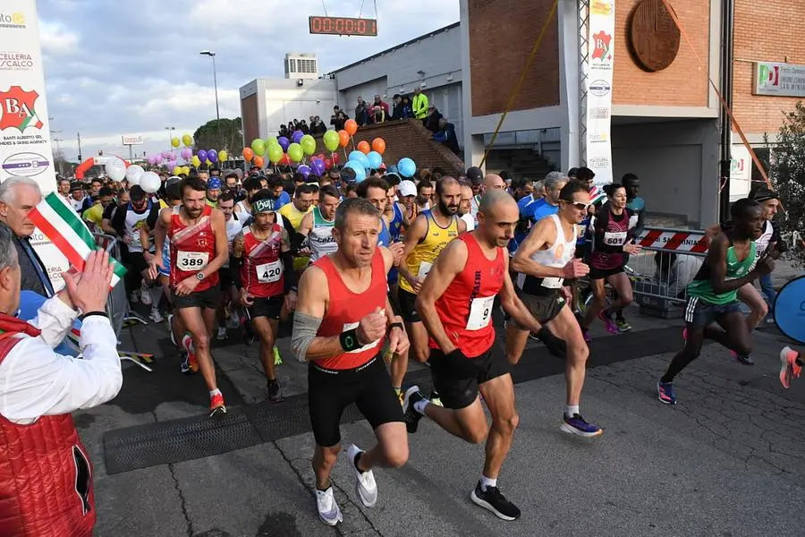 Podismo, le foto e la classifica della mezza maratona di San Miniato