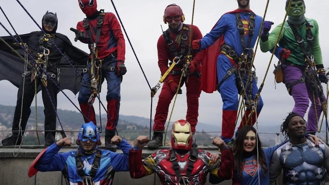 L’Epifania in ospedale Arriva la Befana. E ci sono anche i supereroi acrobatici