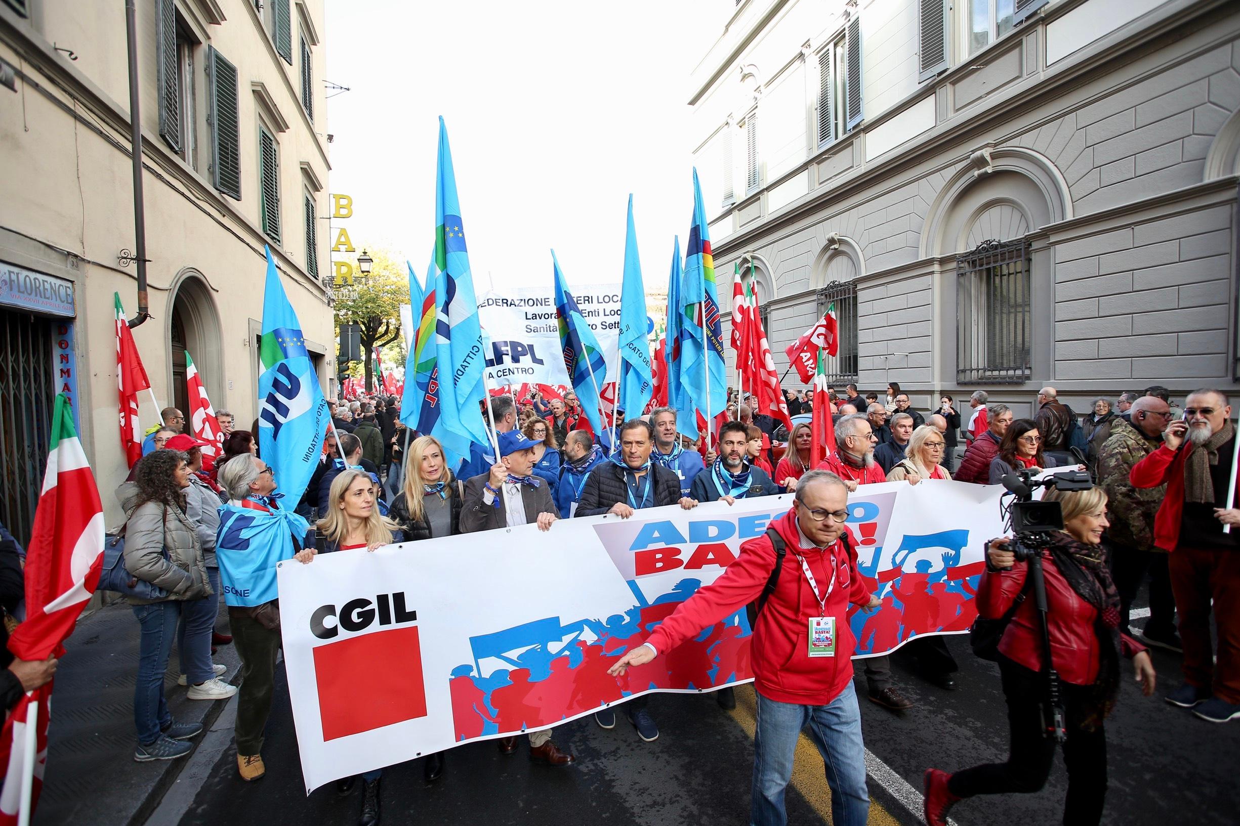 Sciopero Novembre Folla Per Il Corteo A Firenze Siamo Mila Trasporti Fermi Fino Alle