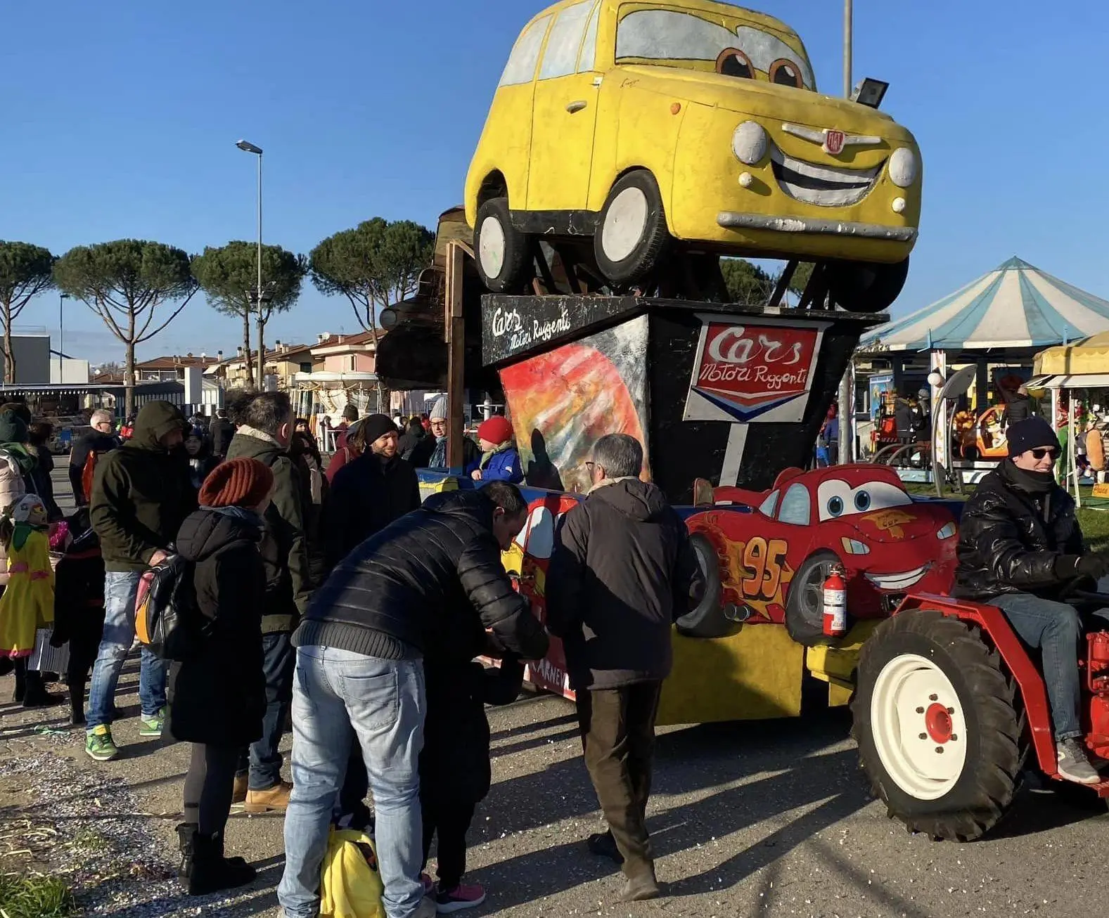 Carnevale. Un successo. Altra sfilata