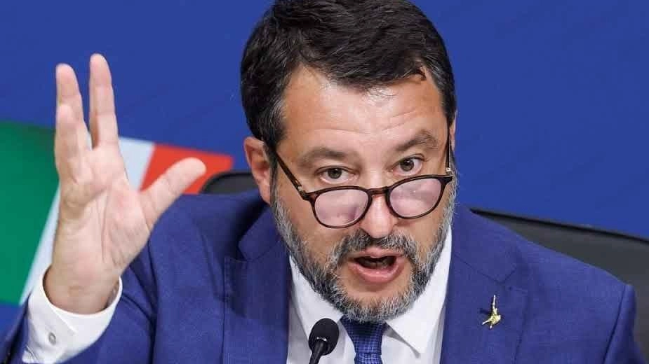 Terza  corsia, Salvini accelera  Cantieri sull’A1 prima del 2026