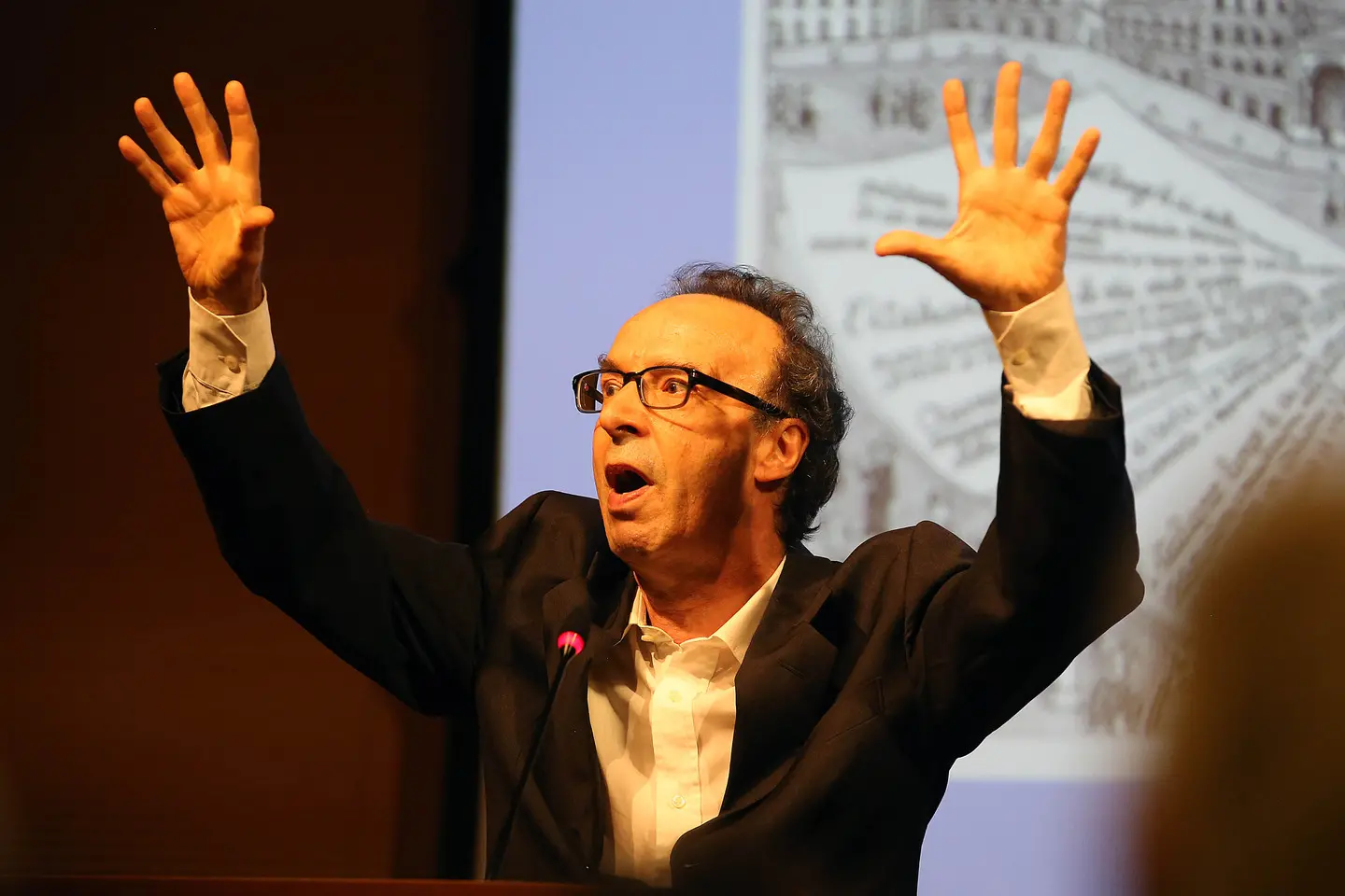 Siena, Benigni declama l'VIII canto. "Il Pd lo fondò Dante e non vinse mai" / VIDEO