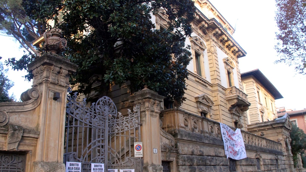 Villa occupata nel viale Segni