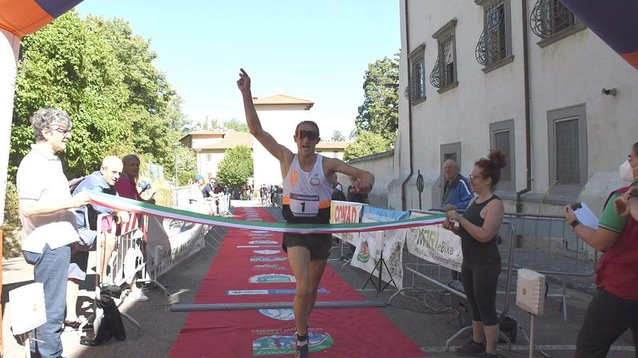 Massimo Mei al traguardo (foto Regalami un sorriso)