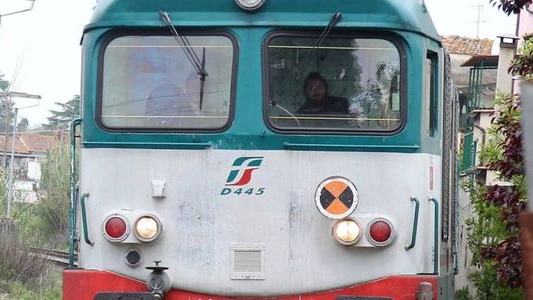 Caos treni. I sindaci del Valdarno scrivono alla Regione. C'è poi il duro attacco di FdI