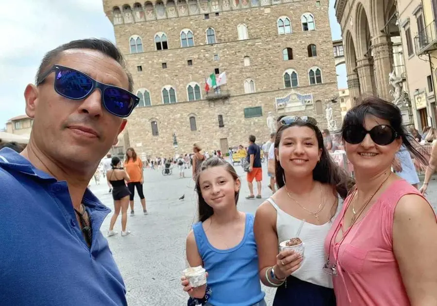 Povertà a Firenze, una famiglia con 700 euro al mese: "Bollette, cibo e scuola: un incubo"