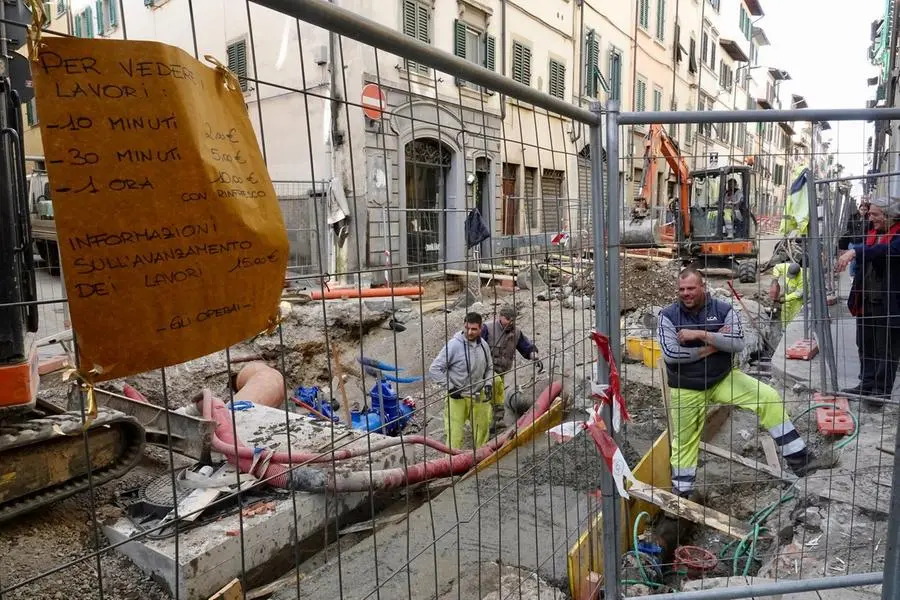 Firenze, odissea cantieri: auto in trappola. Dal tram alle ciclabili, viabilità rompicapo