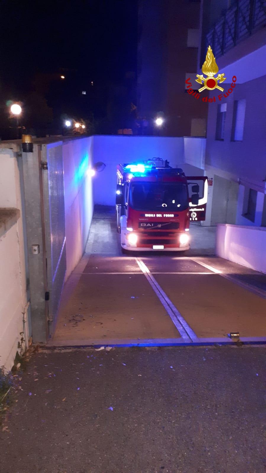 Incendio In Un Condominio Soccorsa Una Donna