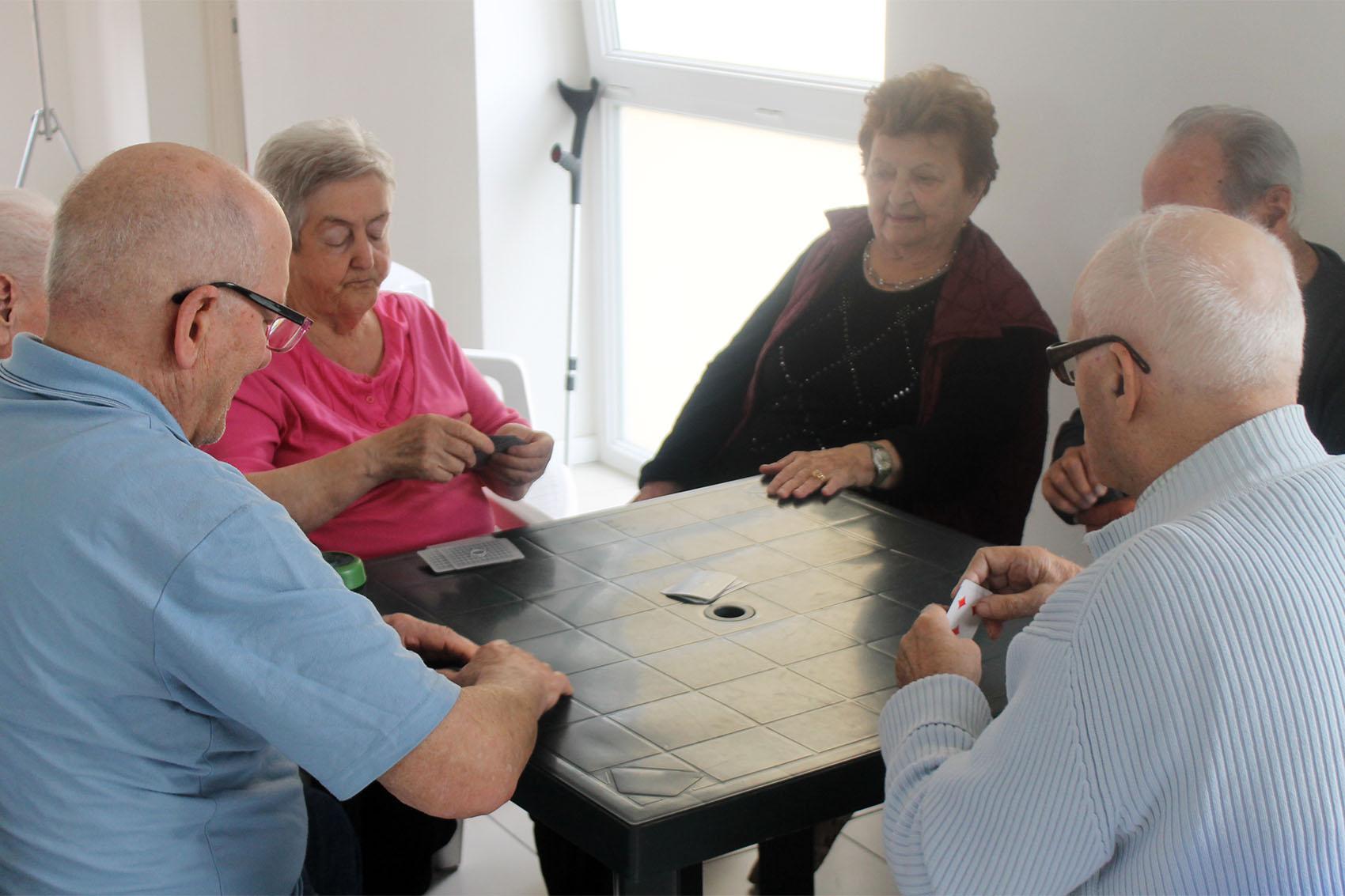 Alzheimer un fronte comune per assistere i malati