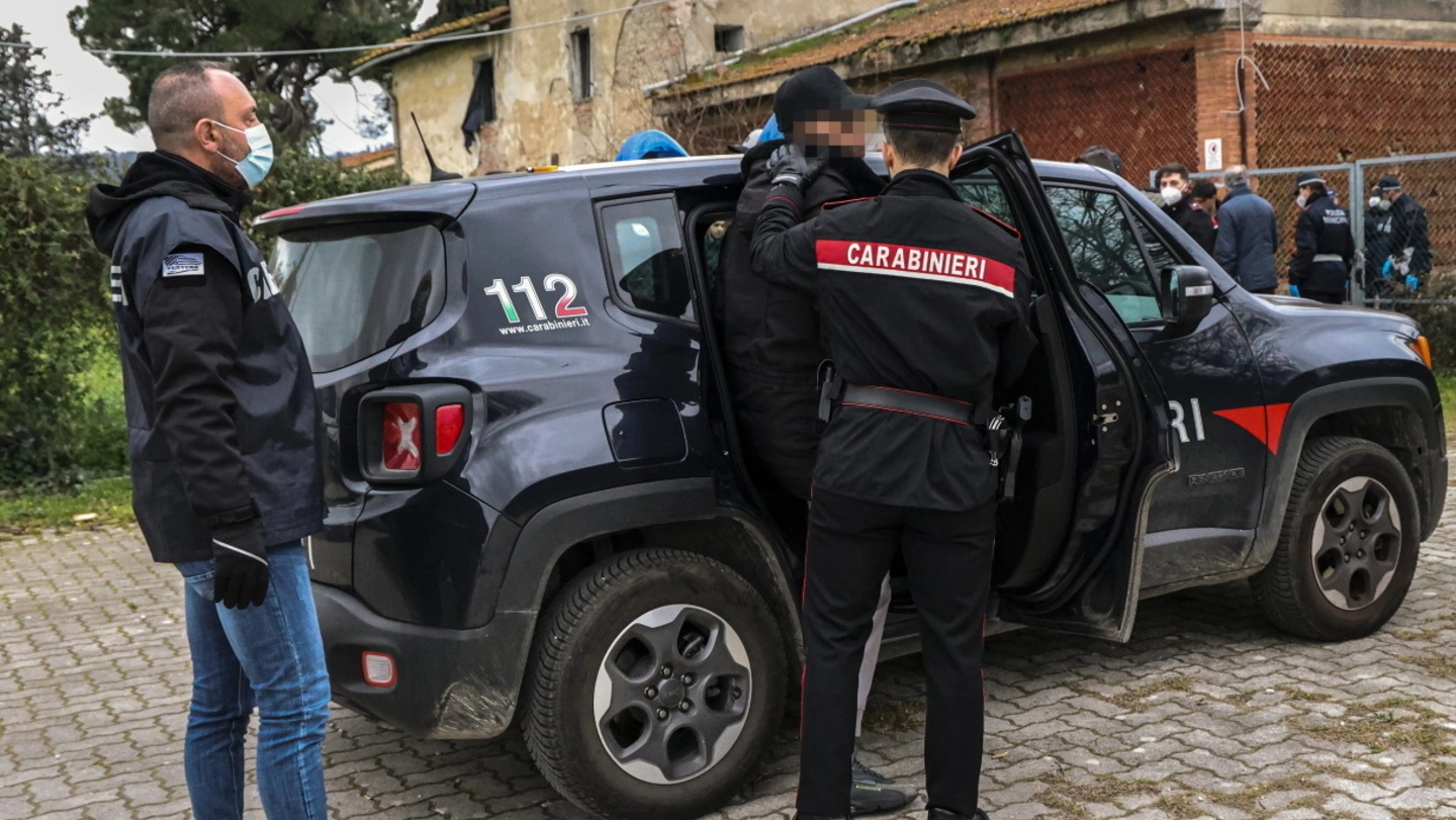 Blitz dei carabinieri e della municipale nell'ex Cnr a Scandicci (Foto Germogli)