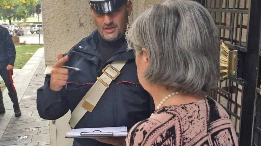 Carabinieri veri mettono in guardia gli anziani dalle truffe (foto di repertorio)