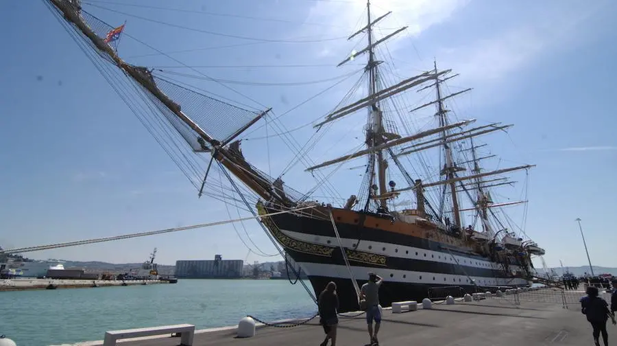 Tanti auguri Amerigo Vespucci: compie gli anni il veliero simbolo della Marina