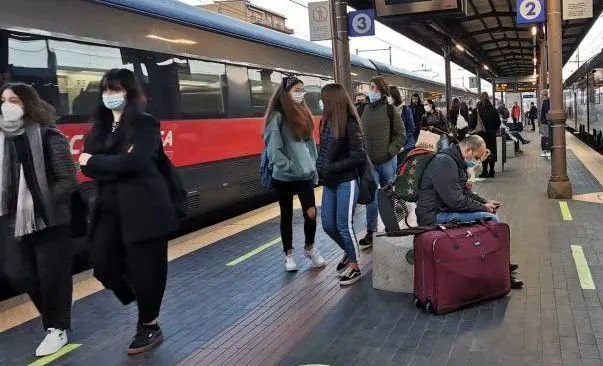 Ferrovie e disagi. Trenitalia fa chiarezza