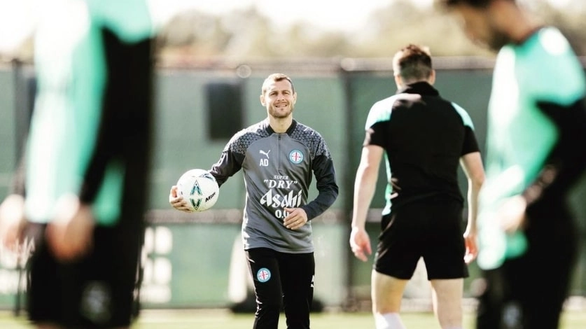 Alessandro Diamanti mentre allena i giovani del Melbourne