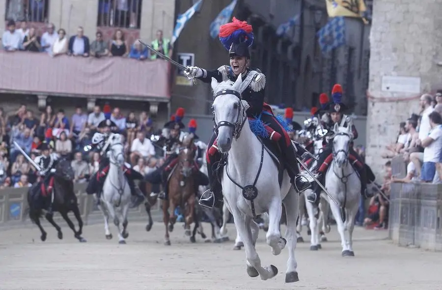 Siena, la prova generale del Palio all'Onda