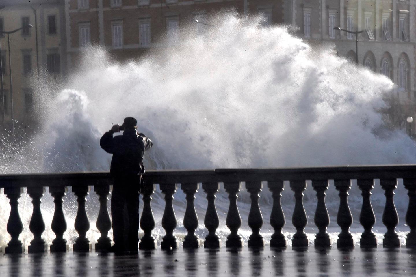 Meteo Forte Vento In Toscana Raffiche A All Ora Danni E