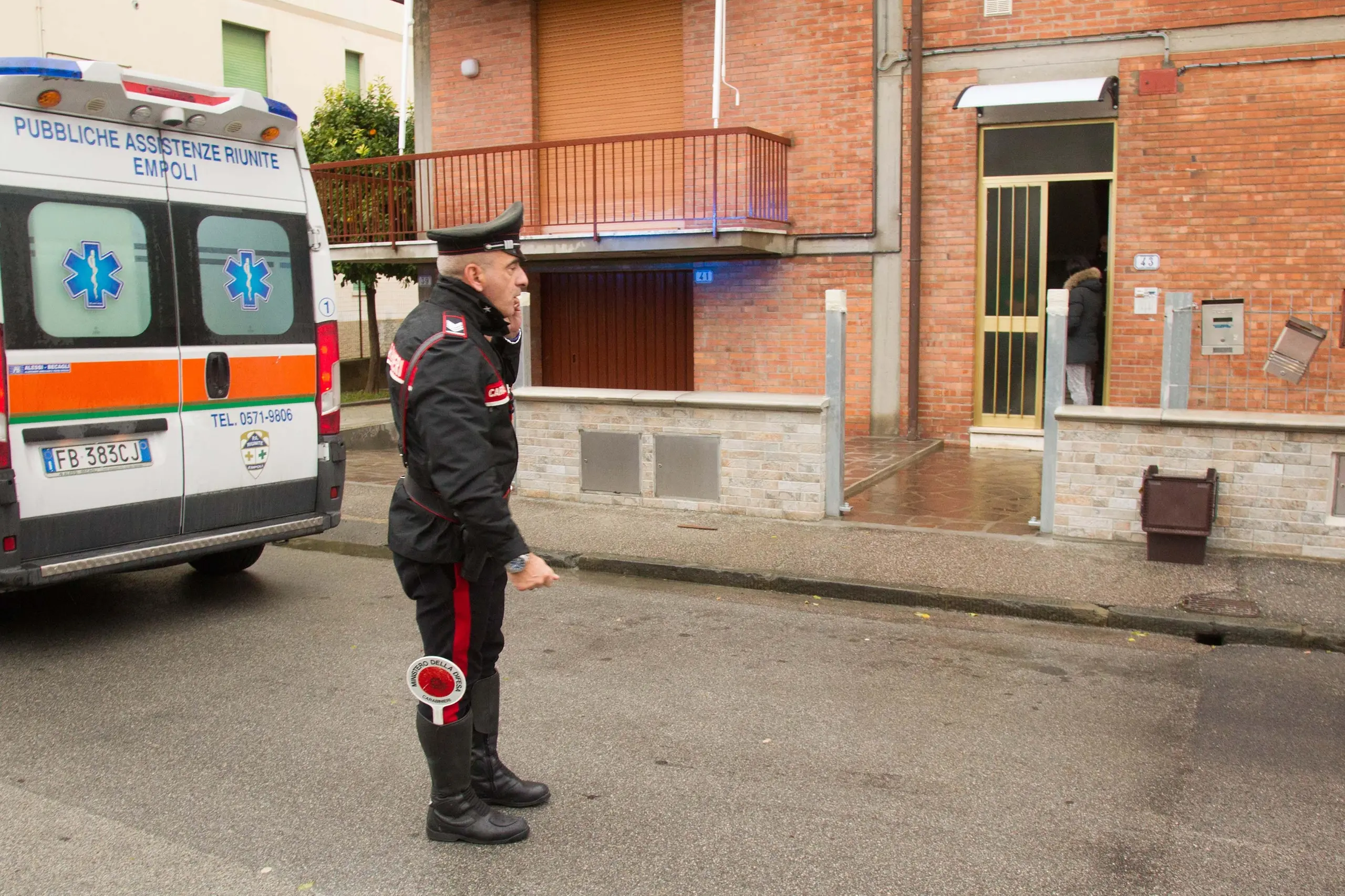 Va in banca, poi viene rapinata. Il ladro l'aspettava davanti casa