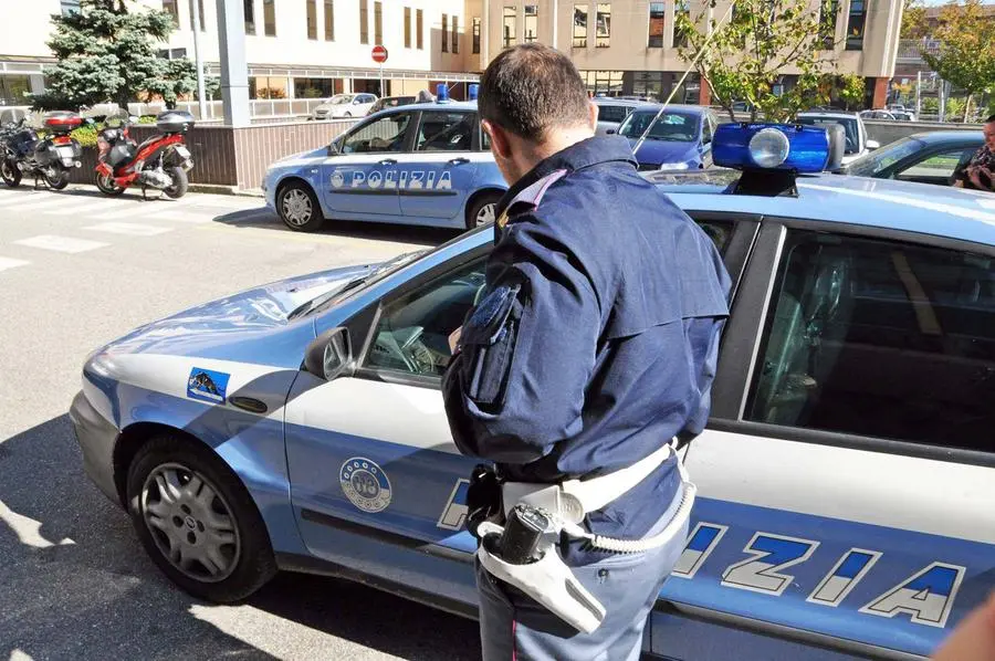 Pisa, minaccia i genitori per comprare la droga: 42enne arrestato