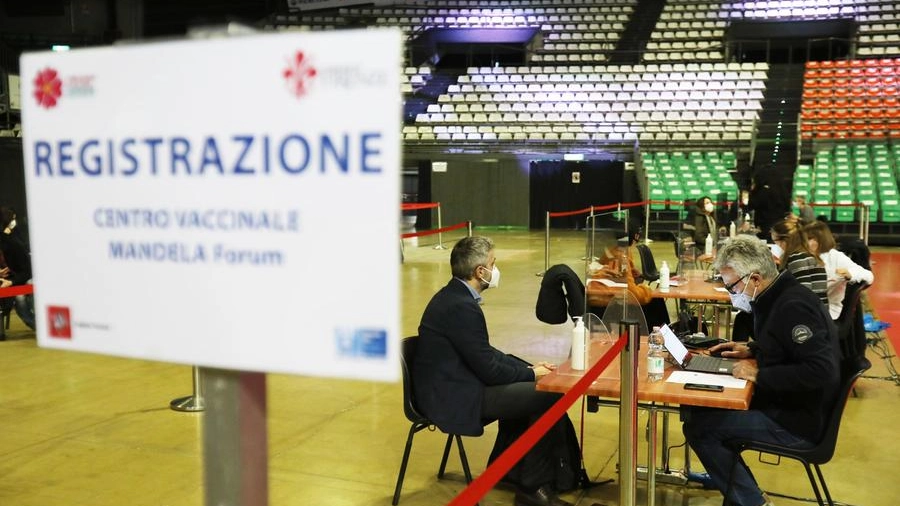 La vaccinazione al Mandela Forum (New Press Photo)