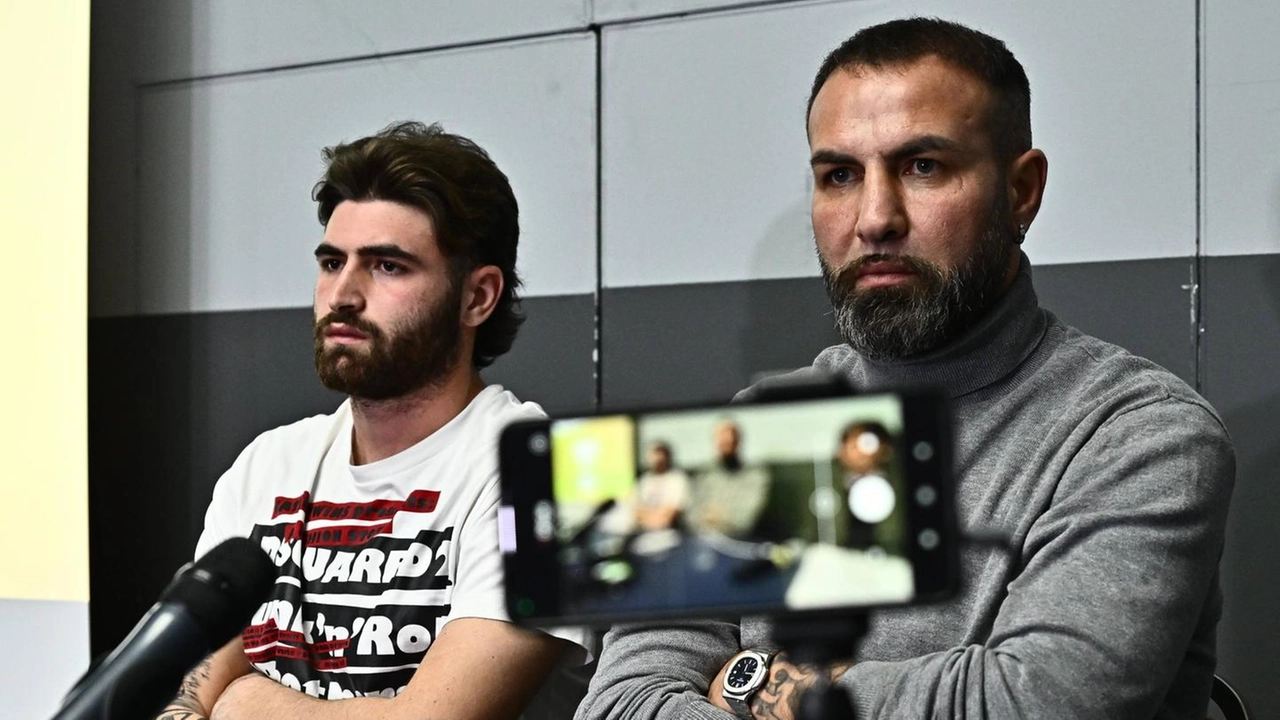 Manolo Portanova insieme al padre Daniele durante la conferenza stampa