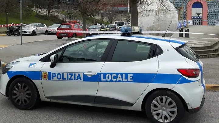 Cinque incidenti in 3 mesi, ha anche investito una donna ed è scappata: 93enne nei guai