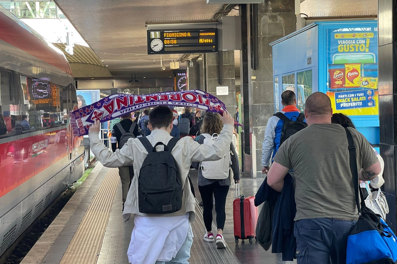 Tifosi viola alla stazione Termini