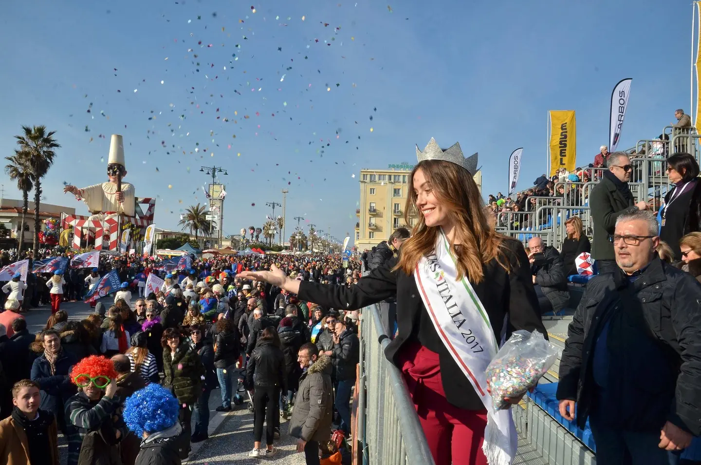 Carnevale di Viareggio, la festa e il corso mascherato con Miss Italia / TUTTE LE FOTO