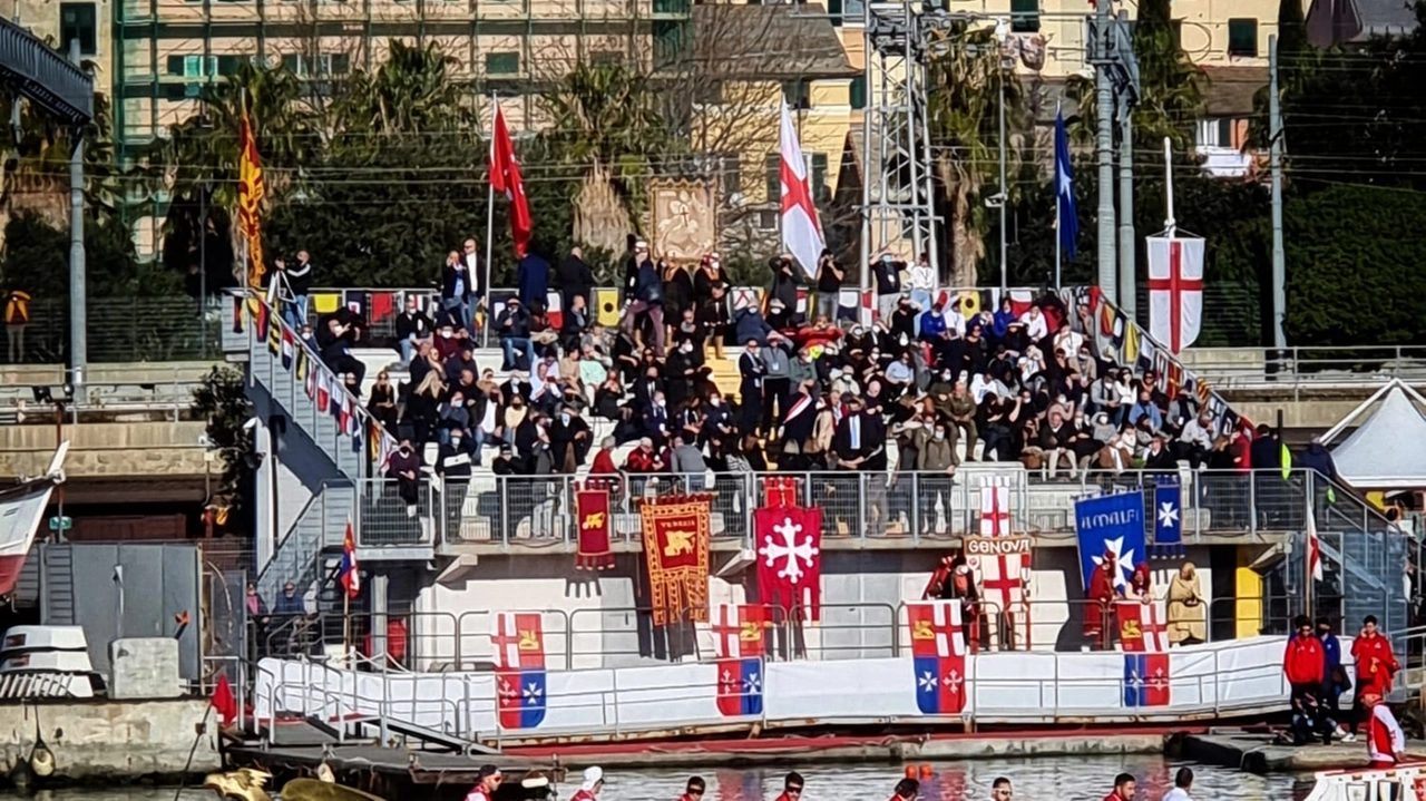 Vince Genova, davanti all'equipaggio di casa e ad Amalfi. Il sindaco Conti: "Gruppo destinato a crescere e a fare meglio. Magari già dal prossimo anno sulle acque dell'Arno"