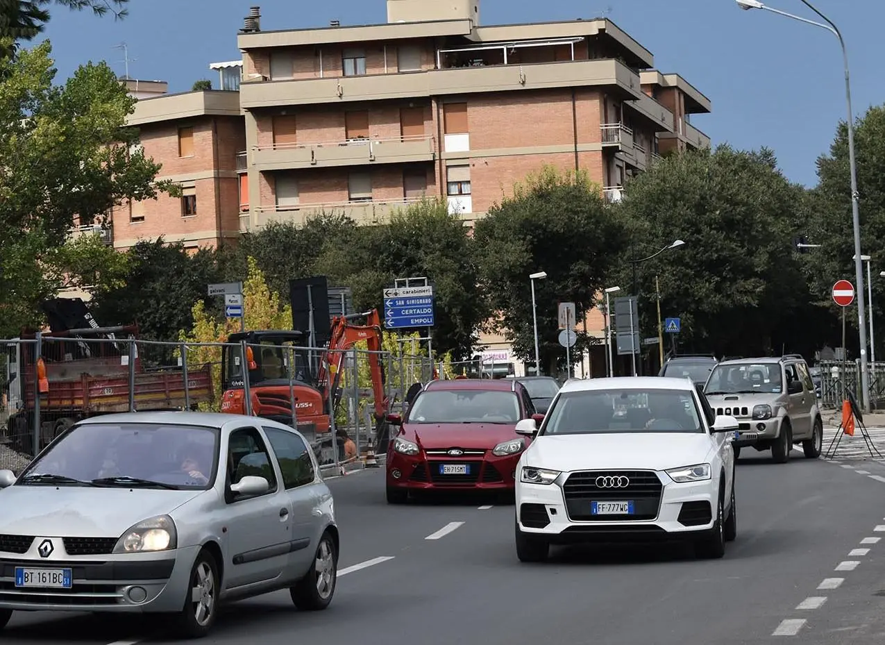 Scuole e cantieri, scoppia il caos