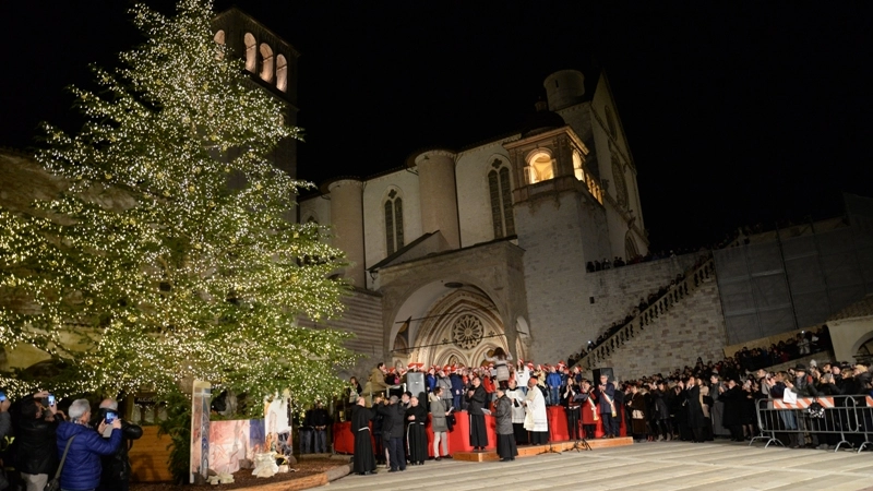 Assisi, tutto pronto per il presepe e l'accensione dell'albero di Natale