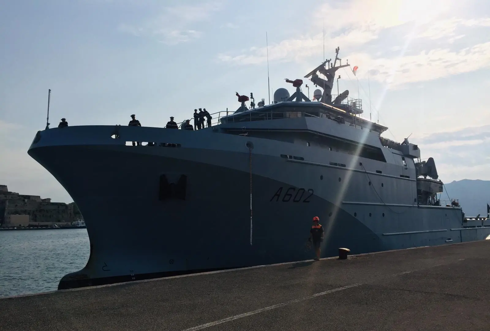 Isola d'Elba, in porto la "Loire" della Marina militare francese