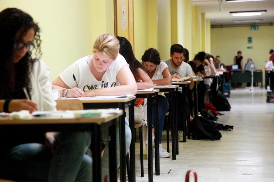 Maturità, gli scritti tornano a far paura Pandemia o guerra nel tototema