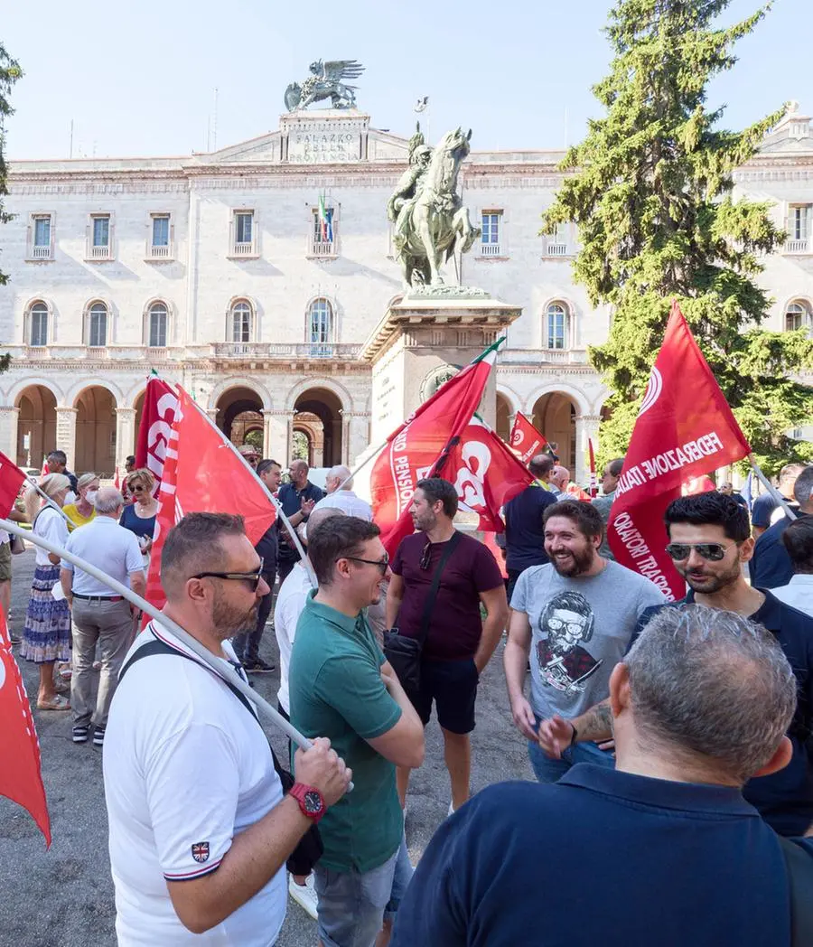 Trasporti in Umbria, è guerra. "Si tagliano 13 milioni"