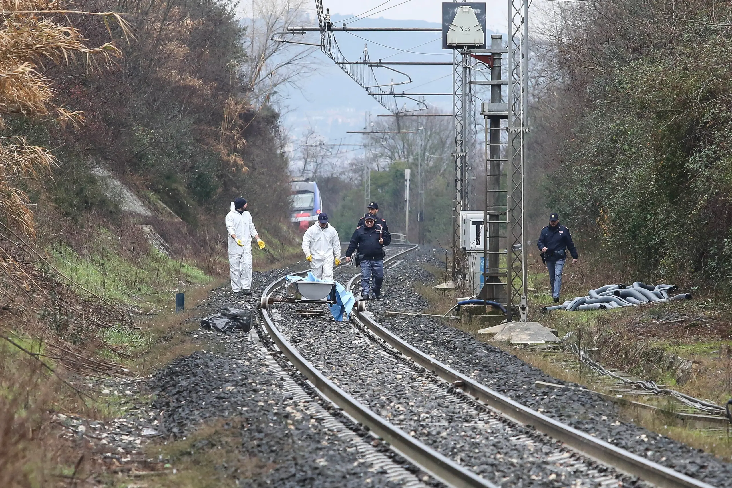 Arezzo morto il ragazzo di 21 anni investito dal treno