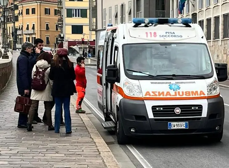 Calci E Pugni A Una Verificatrice. Interviene Passante: Aggredito