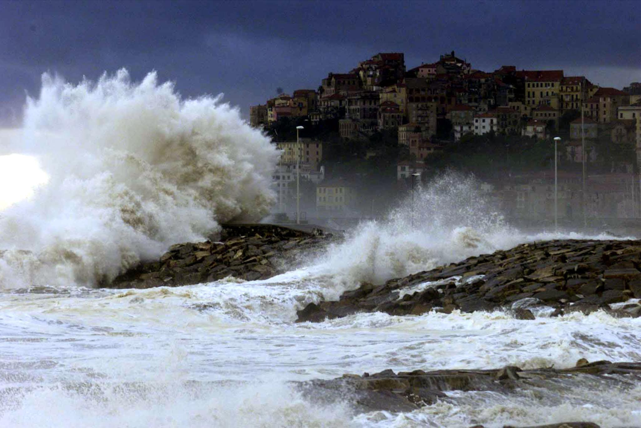 Pioggia, Vento E Mareggiate: è Allerta Rossa A La Spezia