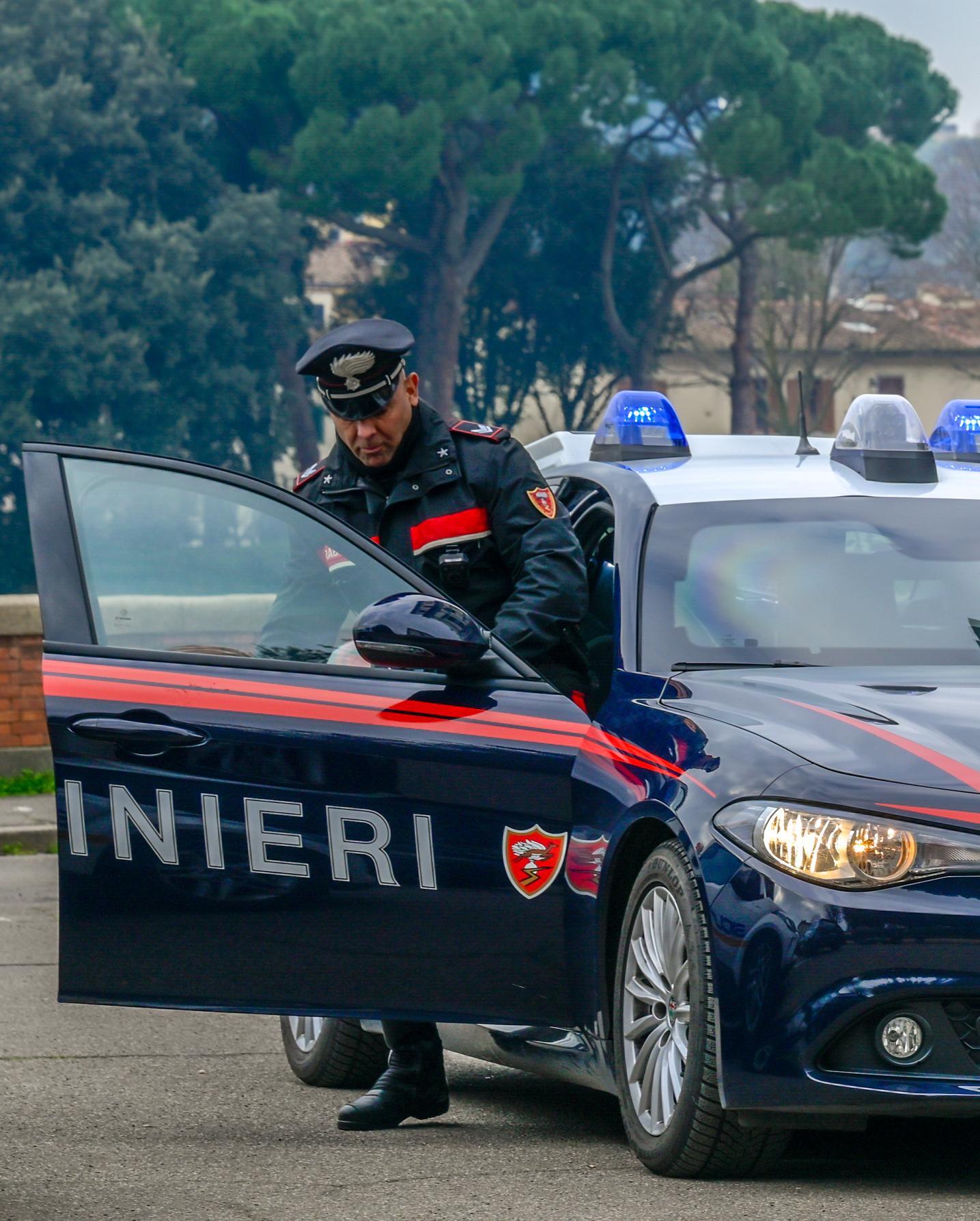 Sedicenne Rapinato Di Cuffiette E 5 Euro, Arrestato Un Coetaneo