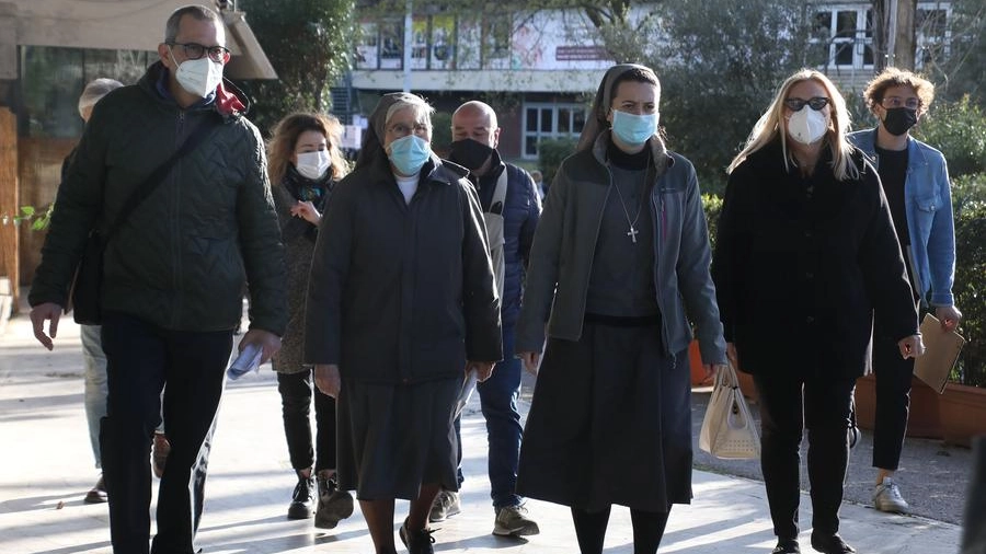 Convocati per il vaccino e rimandati a casa   (PressPhoto)