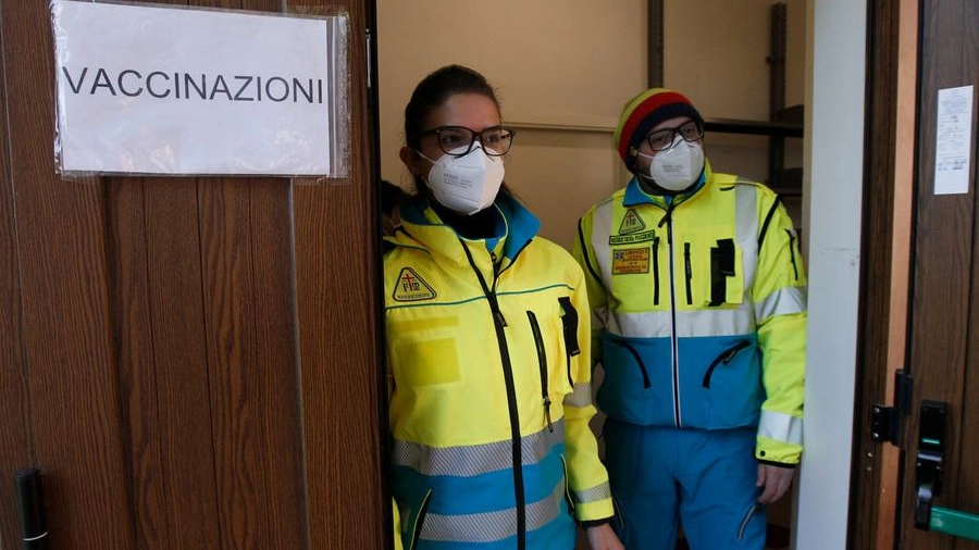 Le vaccinazioni antiCovid con il siero di Moderna (foto Paolo Lazzeroni)